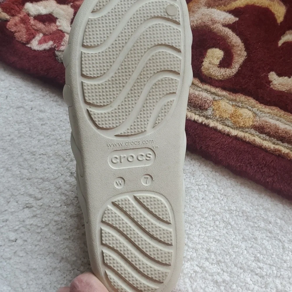 Crocs Splash Slides,Size 7, Cream color. - Picture 3 of 5